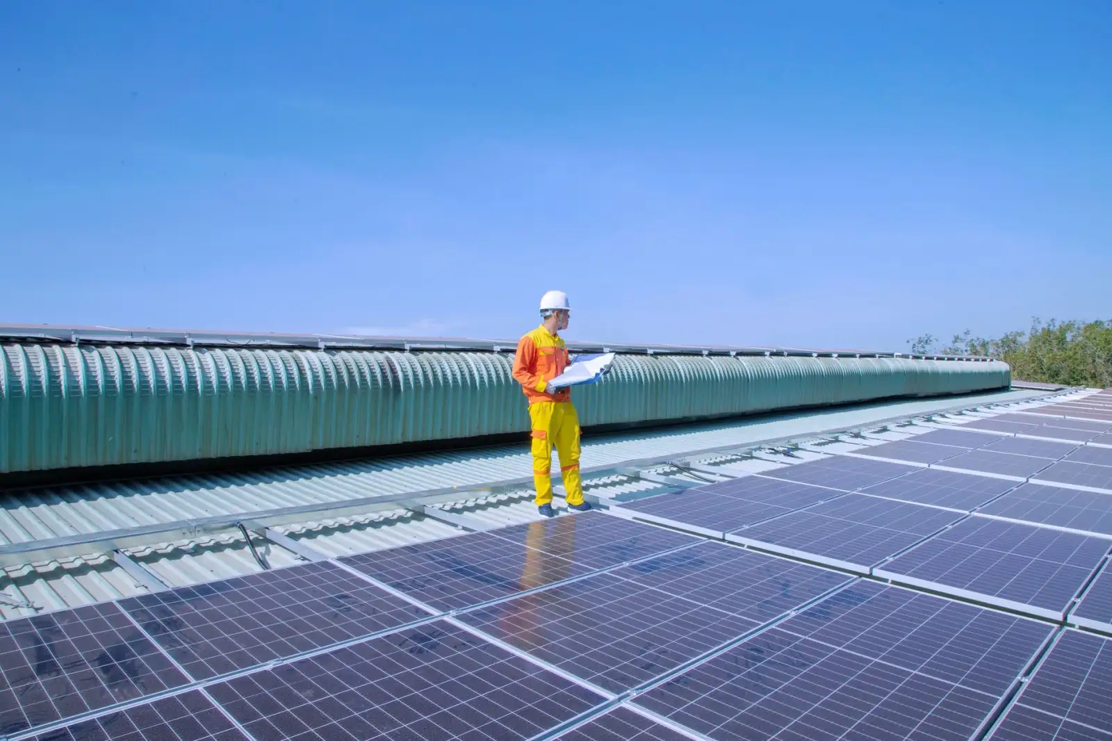 2025年职业装面料技术趋势：环保与功能性的融合应用