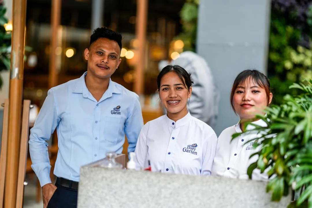 衬衫定制与西裤搭配方案：打造酒店及企事业单位统一形象的专业建议正文配图 2