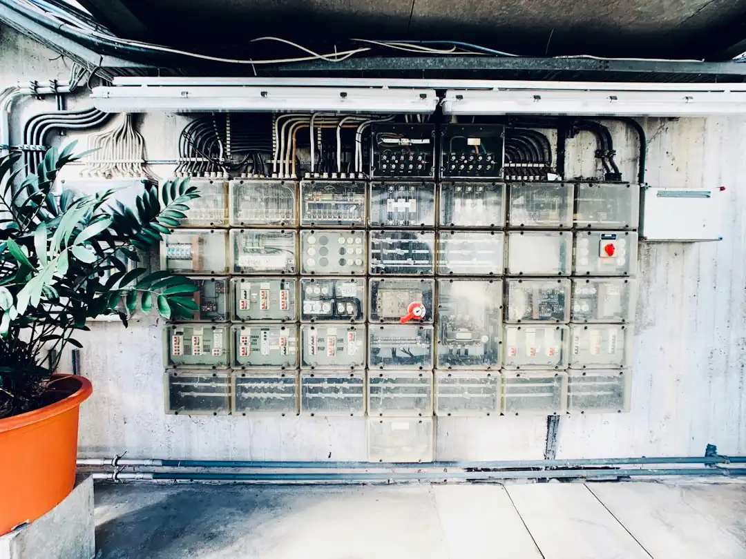 从面料选择到缝制工艺：详解职业装西裤定制的质量管控要点